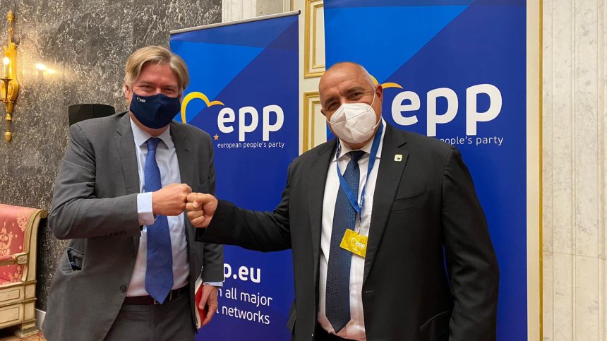 Лопес, ЕНП: Само Борисов може да изведе България от кризата