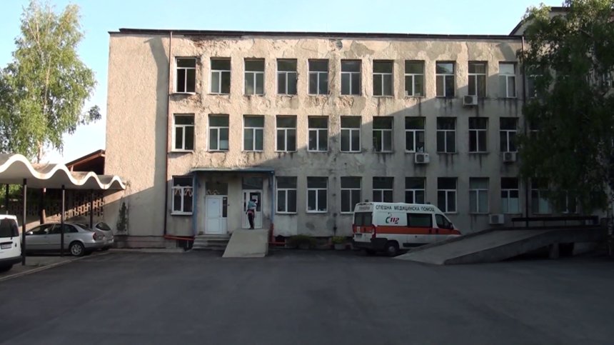 Медиците от общинската болница в Карлово оттеглиха оставките си
