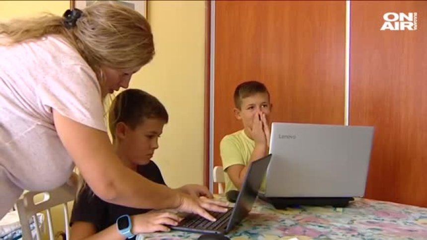 Родители в безизходица с ученици у дома в последния момент