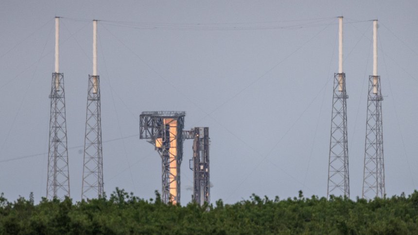 Технически проблем отложи историческата мисия на Starliner с екипаж