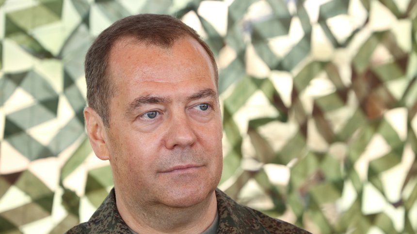Медведев: Месокомбинатът на киевската контраофанзива изпраща хиляди хора на клане