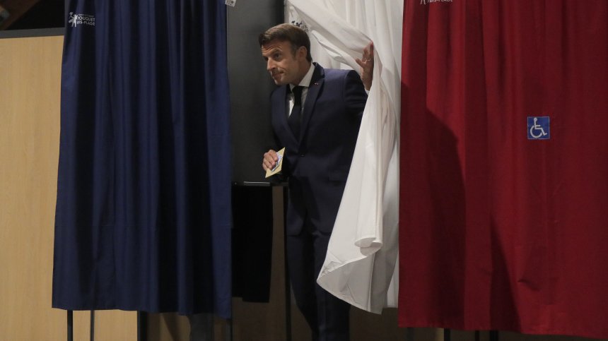 Първи прогнози за изборите във Франция - Макрон губи мнозинството в парламента