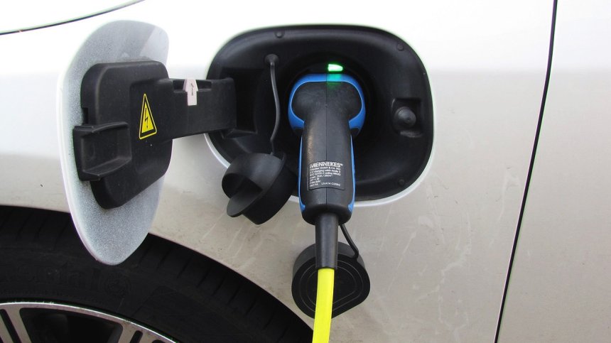 Покачват се цените на plug-in хибридите в ЕС