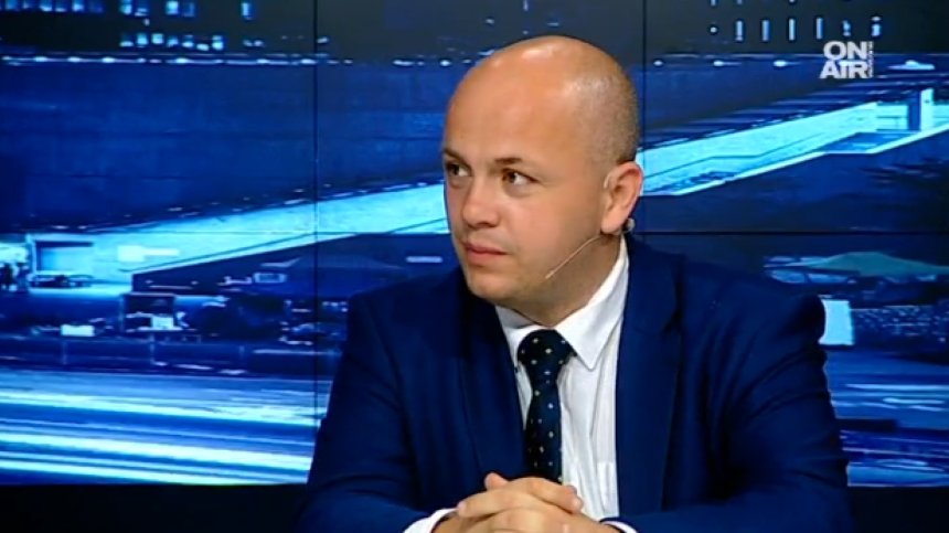 Социалист: В БСП има разделителна линия между ръководството, но не и в партията