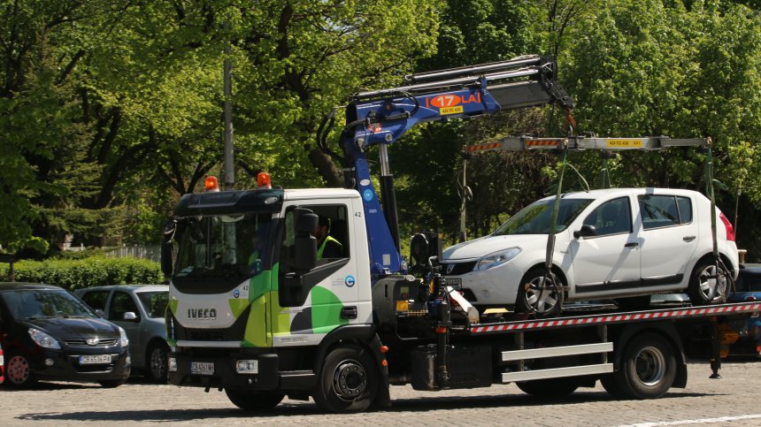 Проверяват за паркиране на зелени площи и през уикендите 