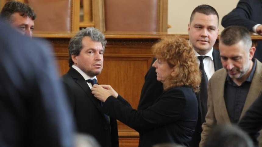 Остри нападки в парламента ни приближават към нови предсрочни избори