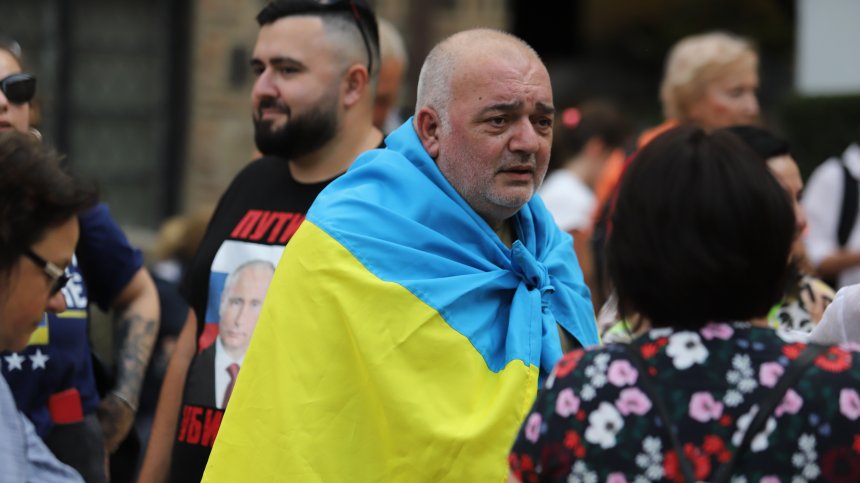 Бабикян: Радев играе фриволен танц с имената в служебните кабинети
