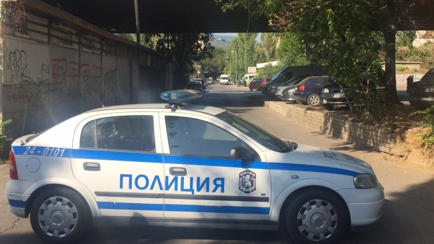 Пиян ученик подлуди полицаите в Радомир - задигна камион