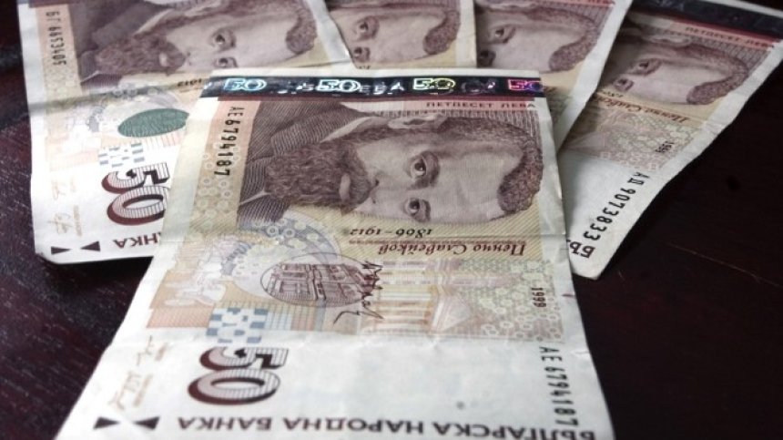 Средната заплата в частния сектор у нас е близо 1600 лв. бруто