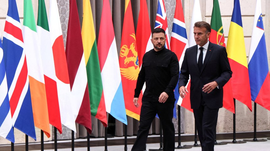 Зеленски към Макрон: Руските удари станаха по-подли, трябва ни още помощ
