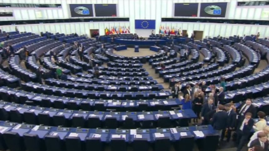 Протестиращи спряха Зелената сделка в Страсбург, евакуираха залата на ЕП (+ВИДЕО)