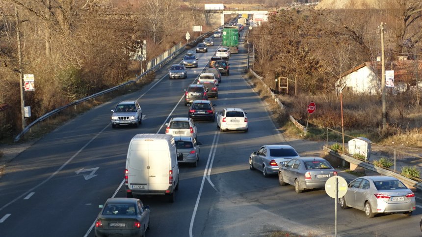 Тапа от автомобили от Предела към автомагистрала "Струма”