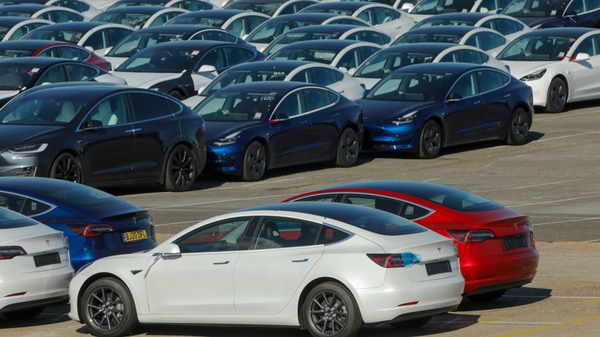 Tesla свали цените на някои модели коли с до $5000