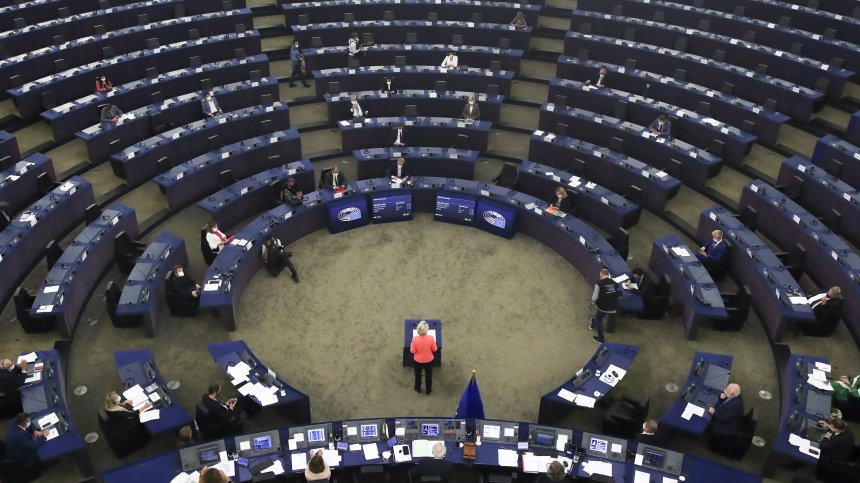 ЕП обсъжда санкциите но закона "Магнитски" за Божков, Пеевски и Желязков