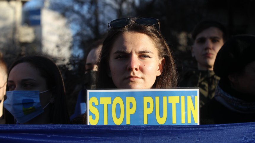 Протест пред руското посолство в София срещу руската агресия в Украйна