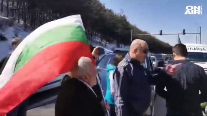 Протест блокира кръстовището при Орлов мост