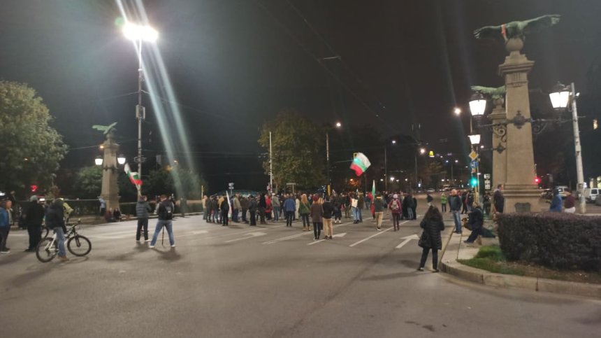 112-и ден: Протестиращите блокираха Орлов мост