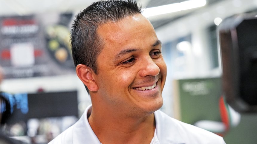 Цанко Цанков успешно плува 24 часа без прекъсване в река Дунав