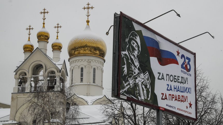 Руски свещеник се помоли за мир, лишават го от ранг