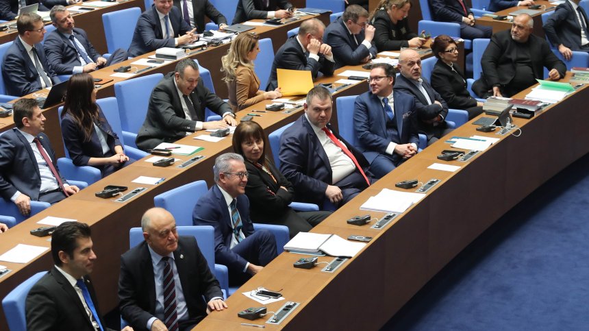 Парламентът създаде временни комисии за "Турски поток" и "Лукойл"