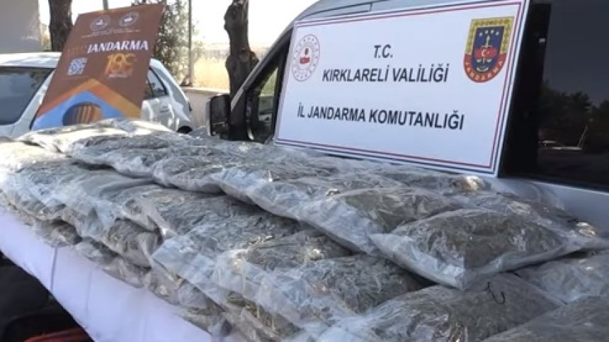 Трима са задържани при зрелищна акция за хвърлената от хеликоптер дрога над Турция (+ВИДЕО)