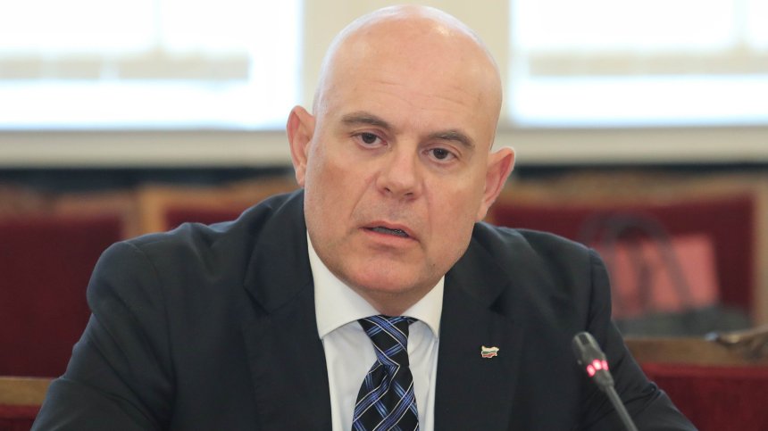 Прокуратурата: На Овчаров и Малинов са повдигнати обвинения за корупция и шпионаж