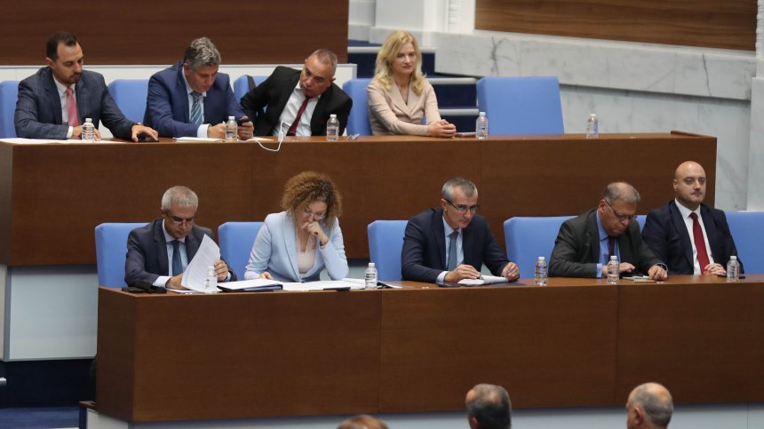 Депутатите обсъждат вота на недоверие срещу правителството