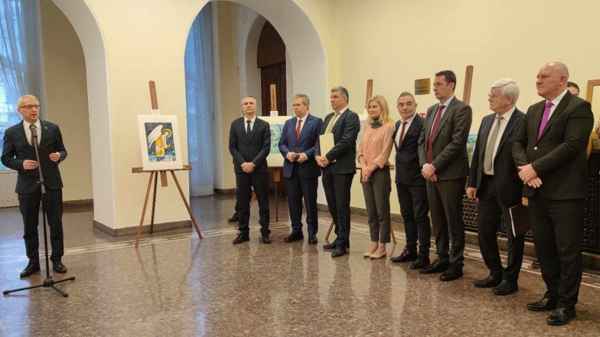 Денков откри изложба с творби на ученици по програма "Заедно в изкуствата и спорта"