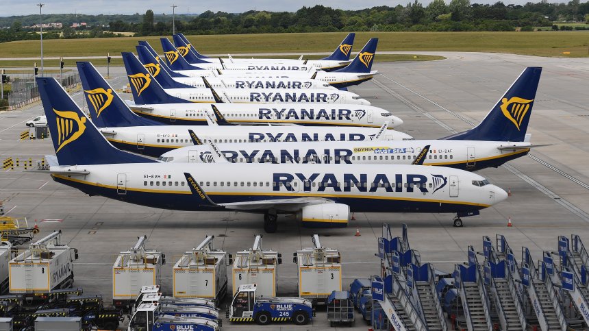 Ryanair съкращава 40% от полетите си през зимата