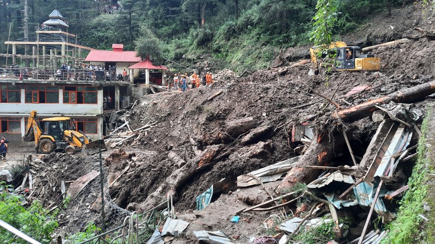 19 души загинаха при свлачища в Индия