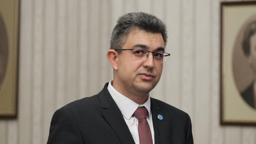 Николов забравил да прочете името на министъра по ромските въпроси