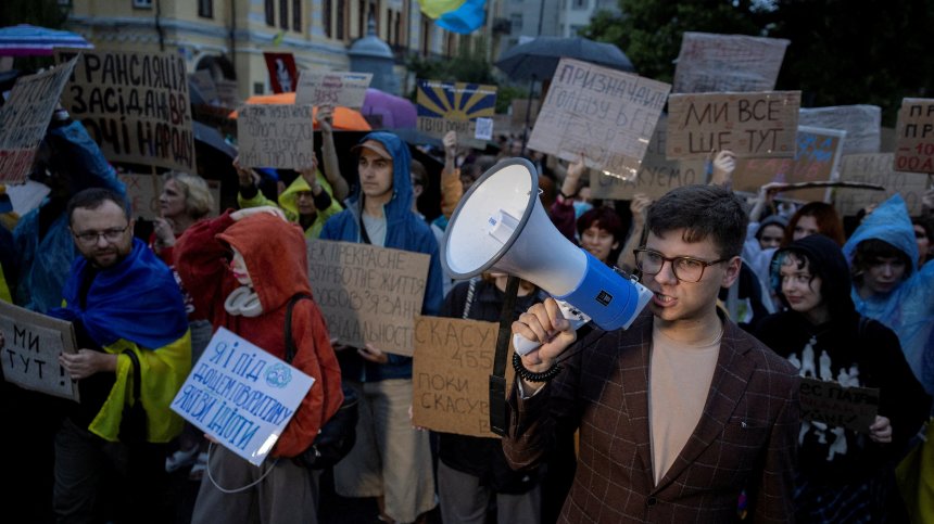 Разкриха мащабна корупционна схема в Украйна