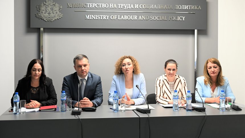 Министър Шалапатова: Ще работим за по-ефективна социална подкрепа