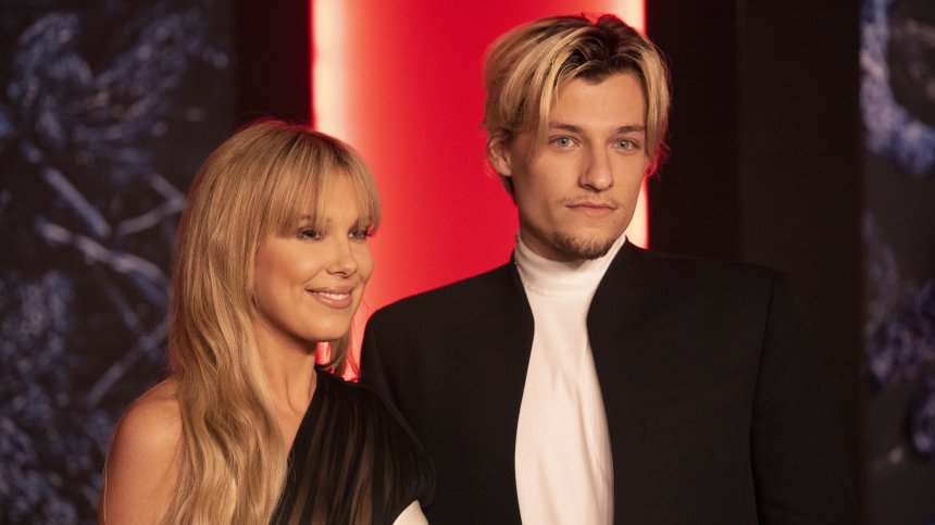 Вече семейство: Мили Боби Браун и сина на Джон Бон Джоуви сключиха брак