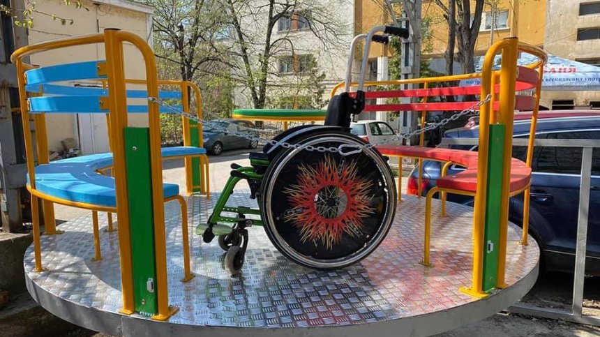 Създадоха въртележка за деца със специални потребности
