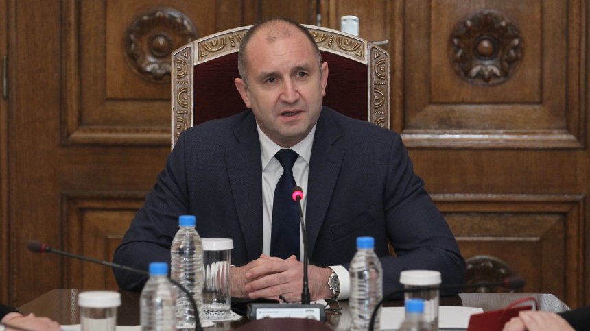 Какво си каза Радев с ГЕРБ, "Има такъв народ" и БСП на консултациите