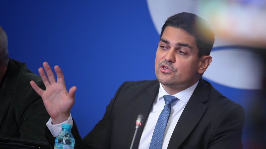 "Службите са наши, хората са одобрени от посолството": Чий глас изрича това в записа от Радостин Василев