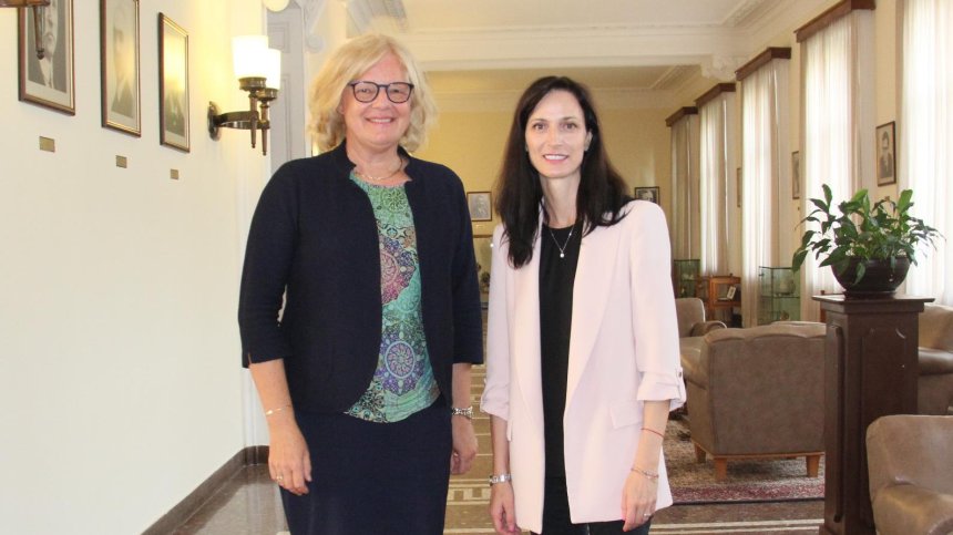 Мария Габриел обсъди взаимно сътрудничество с посланика на Австрия