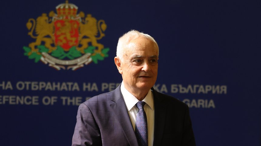 Атанас Запрянов посреща министъра на отбраната на Великобритания