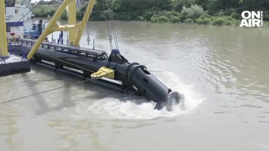 С нова драгажна техника улесняват корабоплаването по Дунав