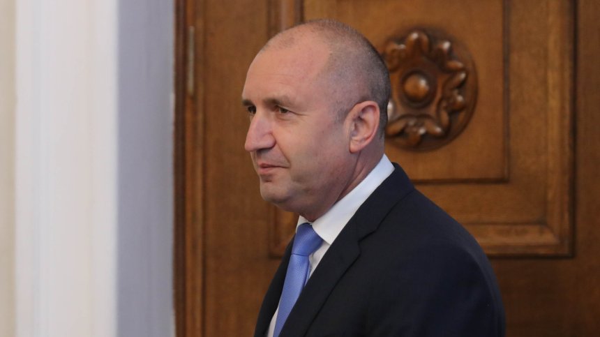 Радев приема на консултации за съставяне на кабинет ИТН и "Величие"