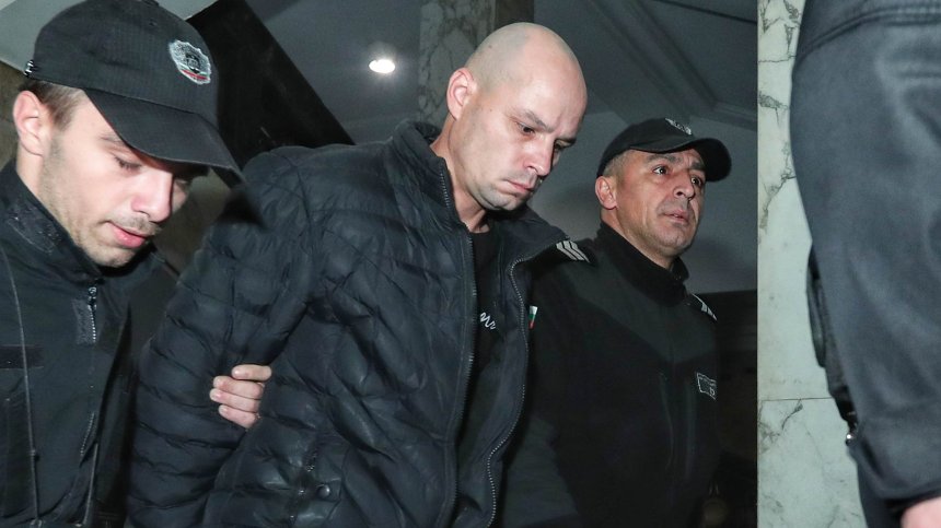 Вкараха в съда Захари Шулев, тормозил кучето Мечо