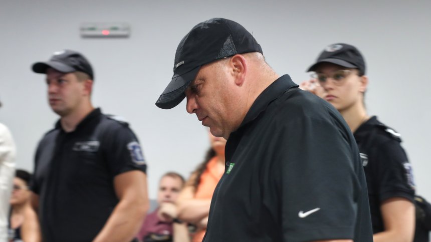 Почина гробарят, който заравял тела в гората вместо кремация