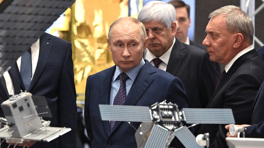 Мистериозен генерал обяви Путин за мъртъв, руският президент разговаря публично с учени