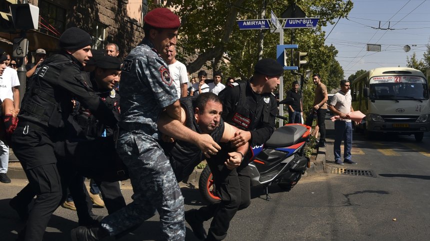 Първи международен конвой с помощи пристигна в Нагорни Карабах