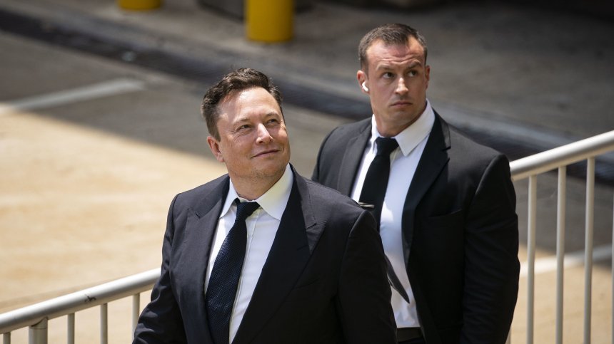 Мъск с поглед в бъдещето: Всички хора трябва да бъдат чипирани