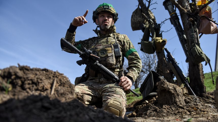Близо сме до развръзка на ожесточените боеве за Бахмут, в Крим също става "горещо"