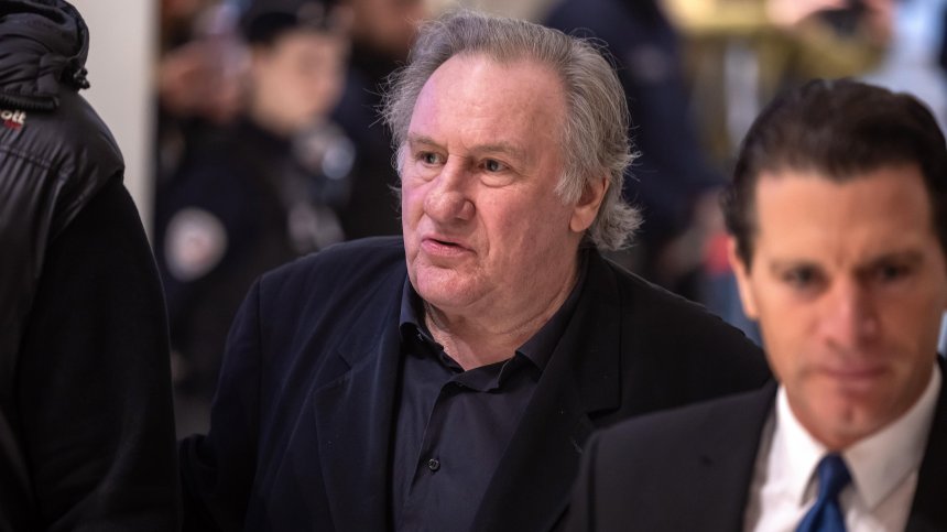 Жерар Депардийо избяга от отговорност и не се яви в съда в Рим