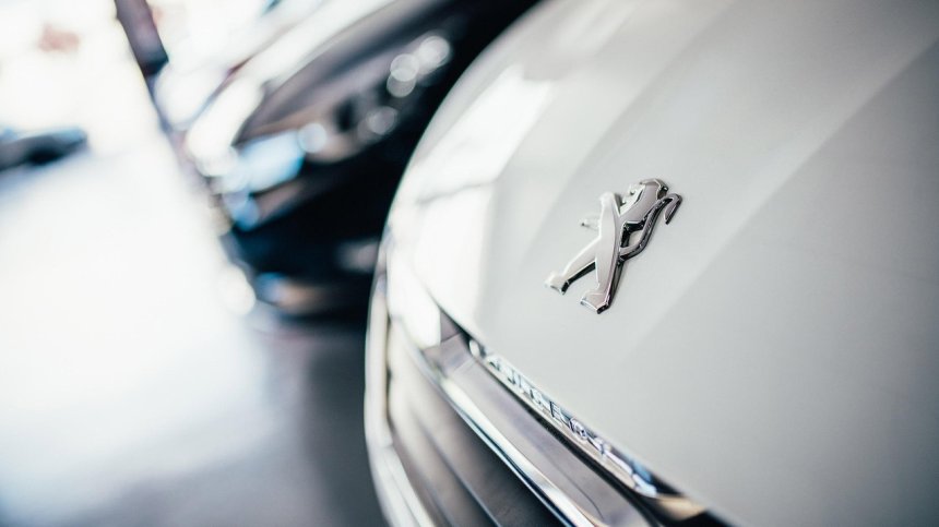 Peugeot 208 измести Dacia&nbsp;Sandero по регистрации в Европа