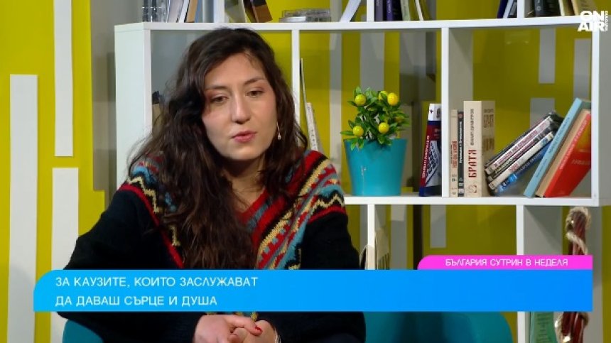 Доброволчеството не е само пакет храна, може да бъде и време със самотен човек